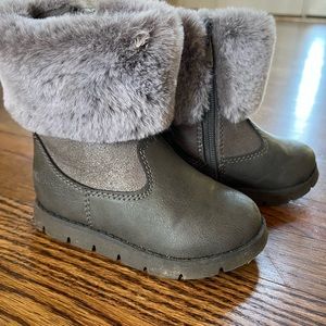 Like new girls boots